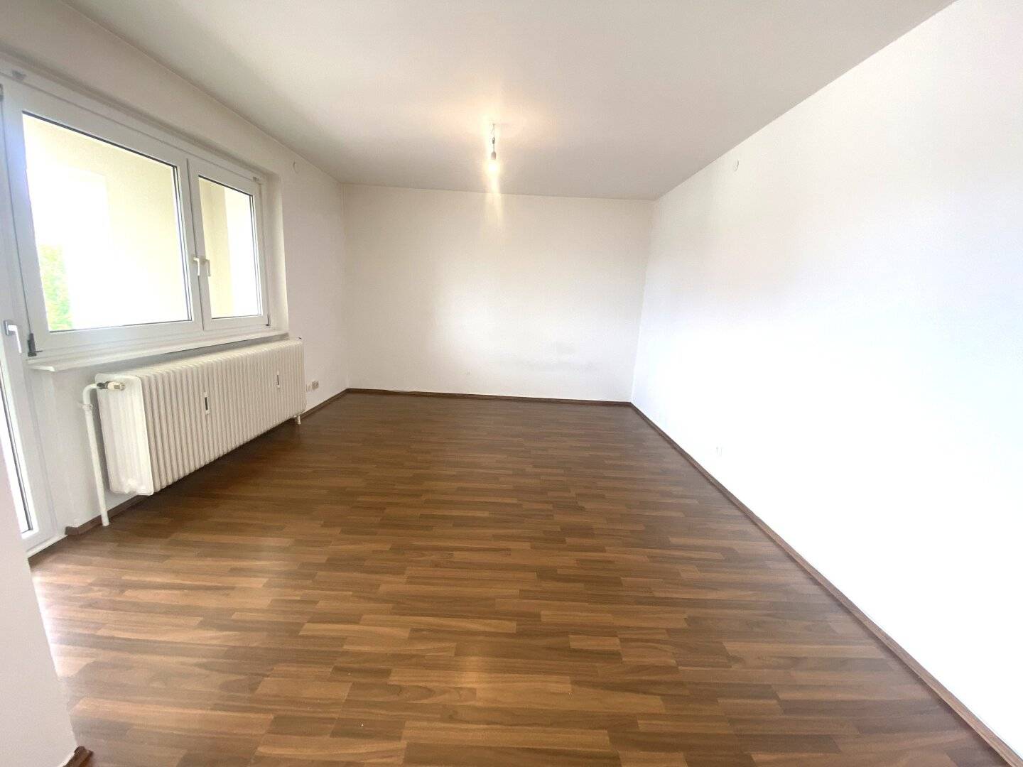 PROVISION-FREE BRIGHT, WELL-DESIGNED 3-ROOM APARTMENT, CENTRALLY ACCESSIBLE WITH LOGGIA IN SOUTHERN ST. PÖLTEN,