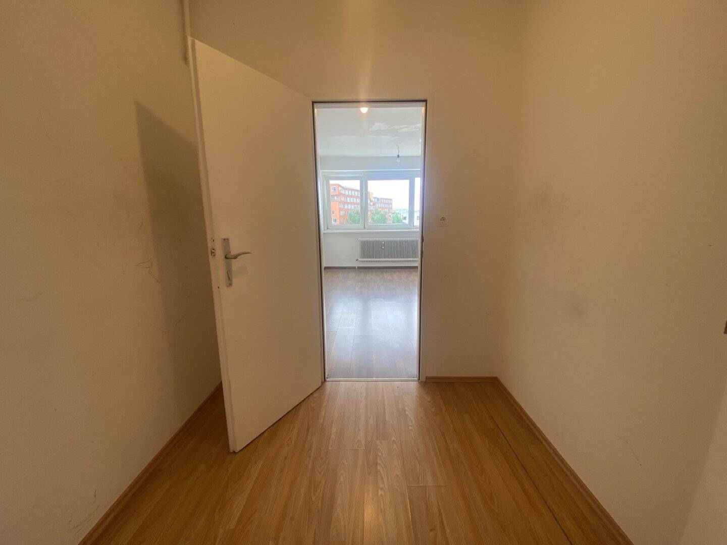 PROVISION-FREE BRIGHT, WELL-DESIGNED 3-ROOM APARTMENT, CENTRALLY ACCESSIBLE WITH LOGGIA IN SOUTHERN ST. PÖLTEN,