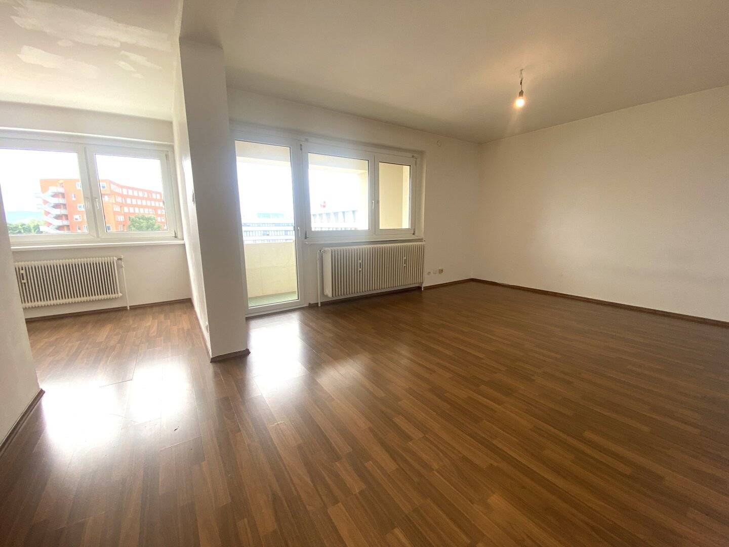 PROVISION-FREE BRIGHT, WELL-DESIGNED 3-ROOM APARTMENT, CENTRALLY ACCESSIBLE WITH LOGGIA IN SOUTHERN ST. PÖLTEN,
