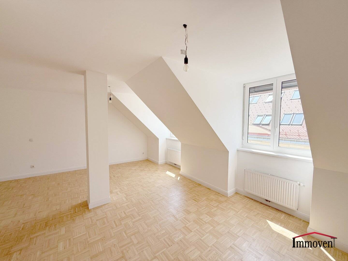 PROVISIONSFREI - SANIERT - ERSTBEZUG: eine sehr gut angelegte und helle 2-Zimmerwohnung im Dachgeschoss mit Eigengarten und zusätzlichen GOODIES!