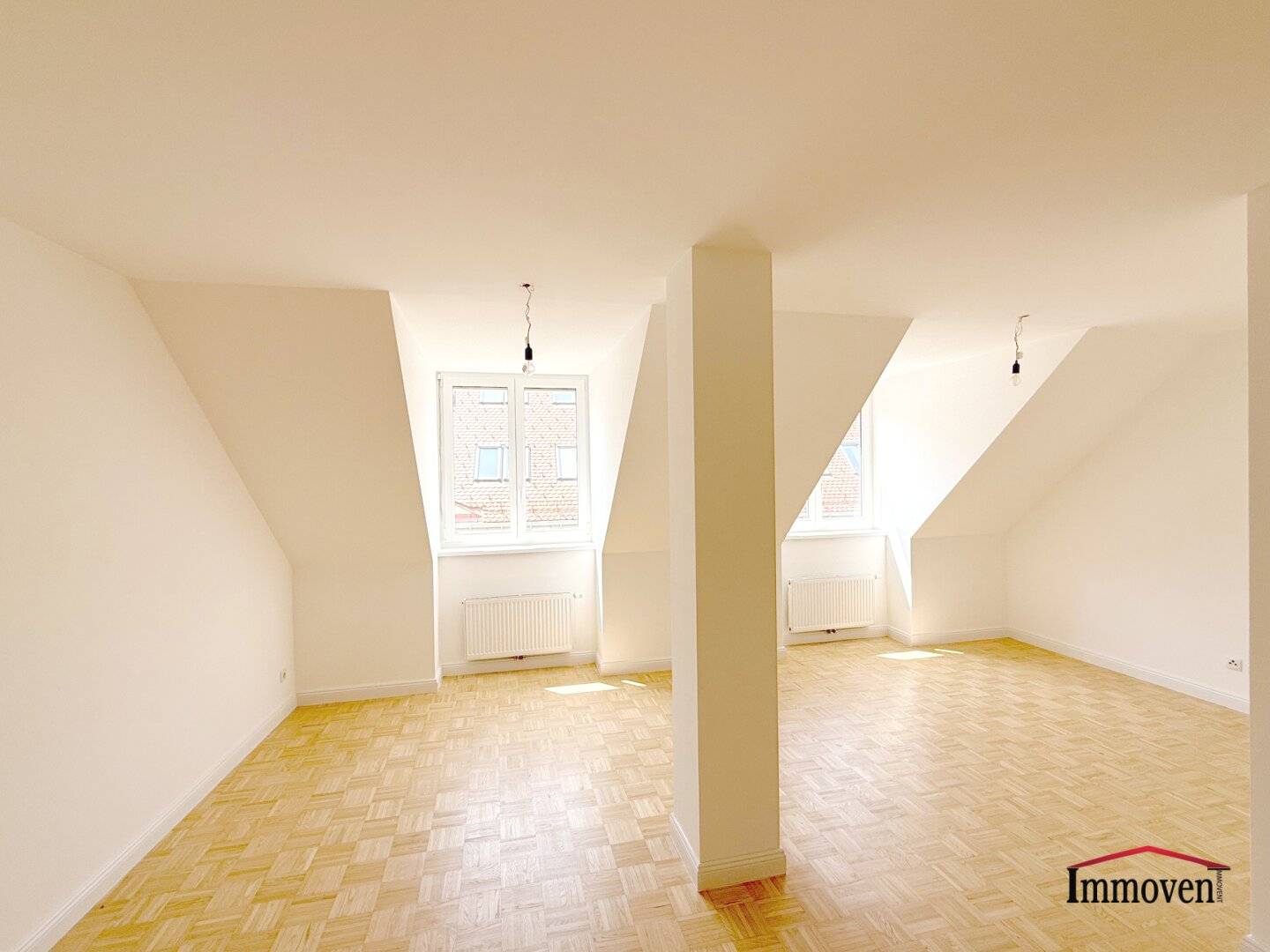 PROVISIONSFREI - SANIERT - ERSTBEZUG: eine sehr gut angelegte und helle 2-Zimmerwohnung im Dachgeschoss mit Eigengarten und zusätzlichen GOODIES!