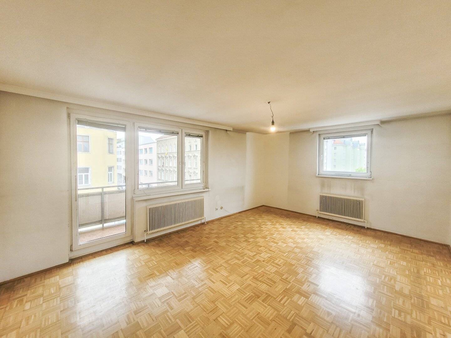 New Purchase Price! Commission Free From the Owner! Well Laid Out Unrenovated 4 Room With Loggia In Ottakring