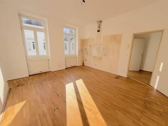 New price! Commission free from owner! Unrenovated 1.5 room old building apartment near Hernalser Hauptstraße