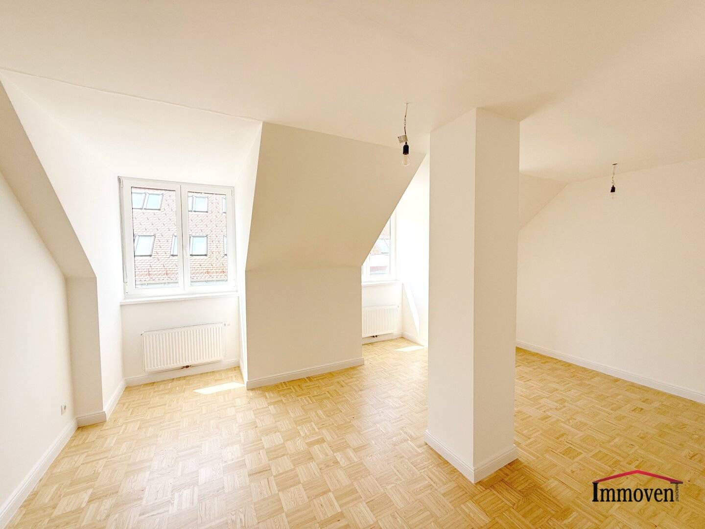 PROVISIONSFREI - SANIERT - ERSTBEZUG: Großzügige und helle 4-Zimmerwohnung im Dachgeschoss mit Eigengarten und zusätzlichen GOODIES!