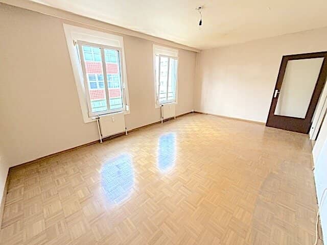 Commission free from the owner unrenovated two room apartment in Hernals