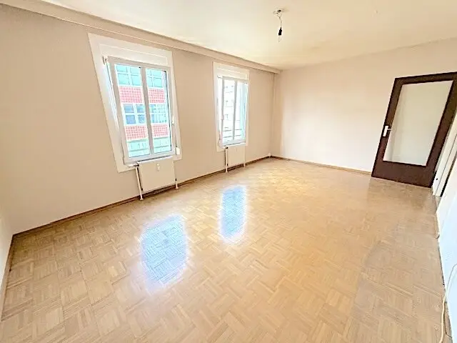 Commission free from the owner unrenovated two room apartment in Hernals
