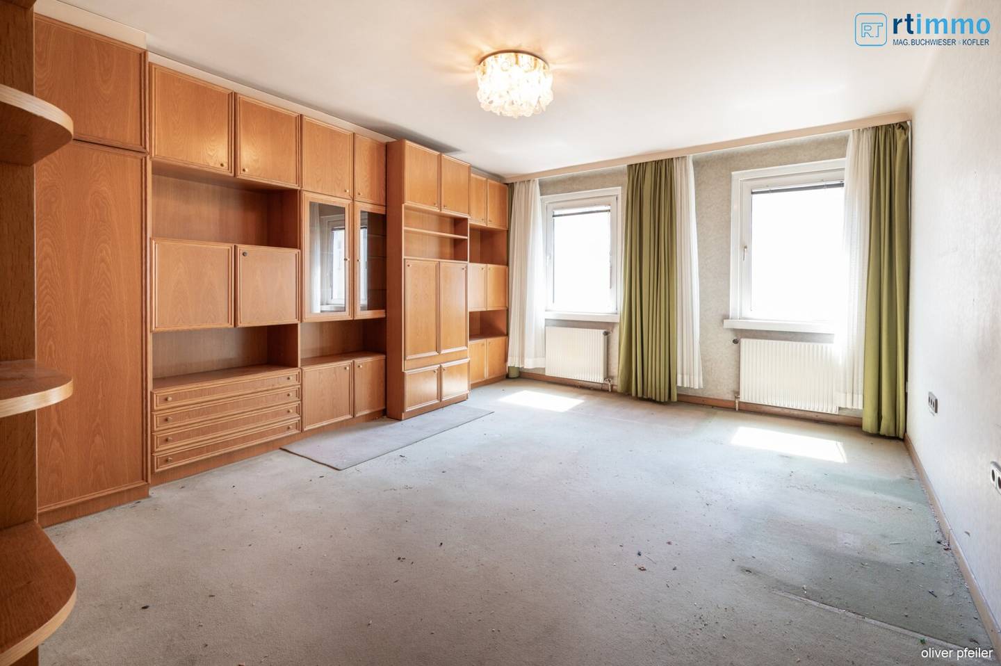Renovation needed, spacious 5 room apartment in 1050 Wien your new home on 129 m² with lift