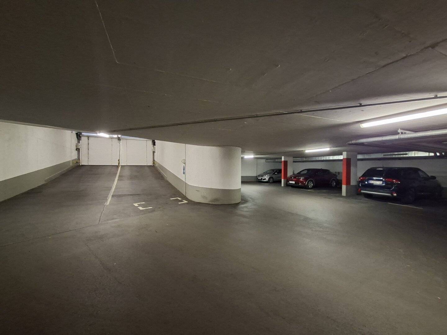 PROVISIONSFREI VOM EIGENTÜMER! TIEFGARAGENPLATZ NÄHE U3 SIMMERING!