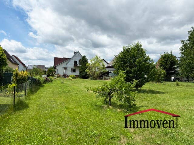 RUHELAGE - Älteres Haus mit großem Garten sucht neue Besitzer