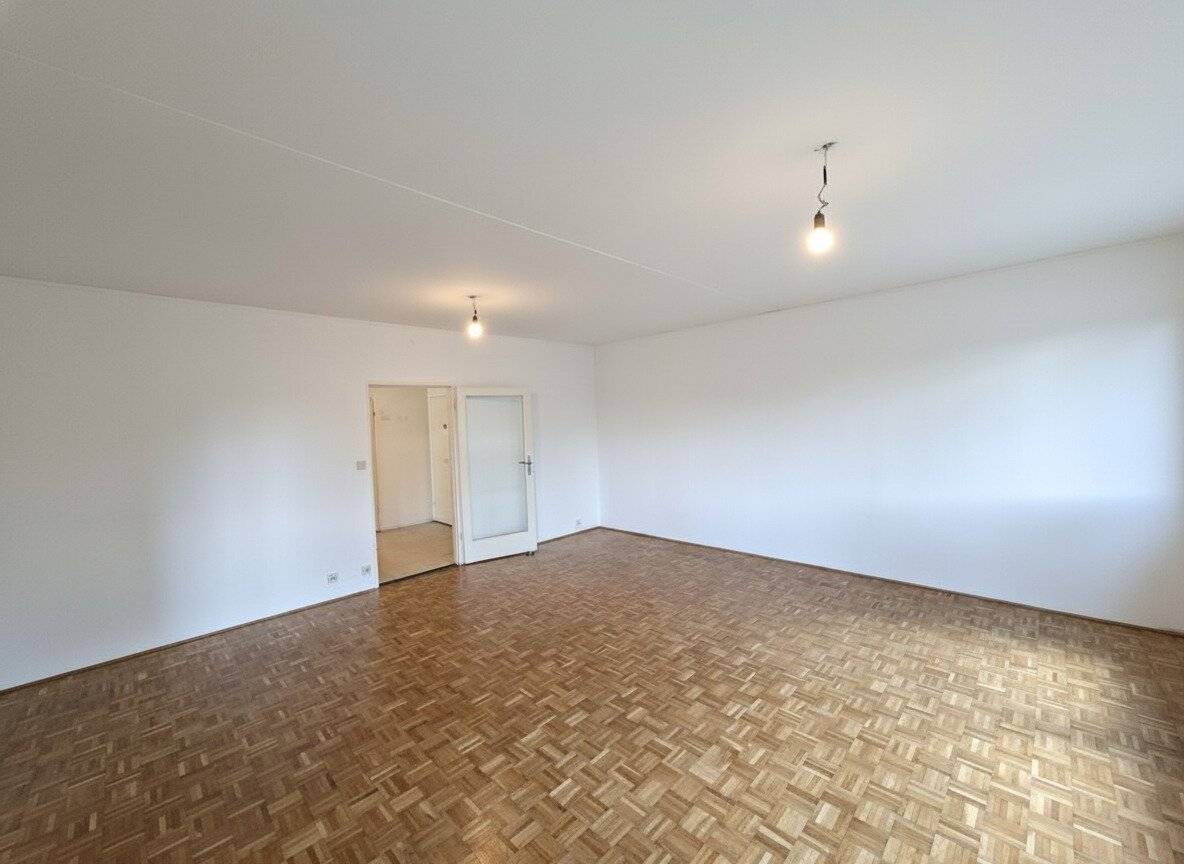 Commission-free from the owner! Top 4-room apartment with loggia near Wilhelminenspital