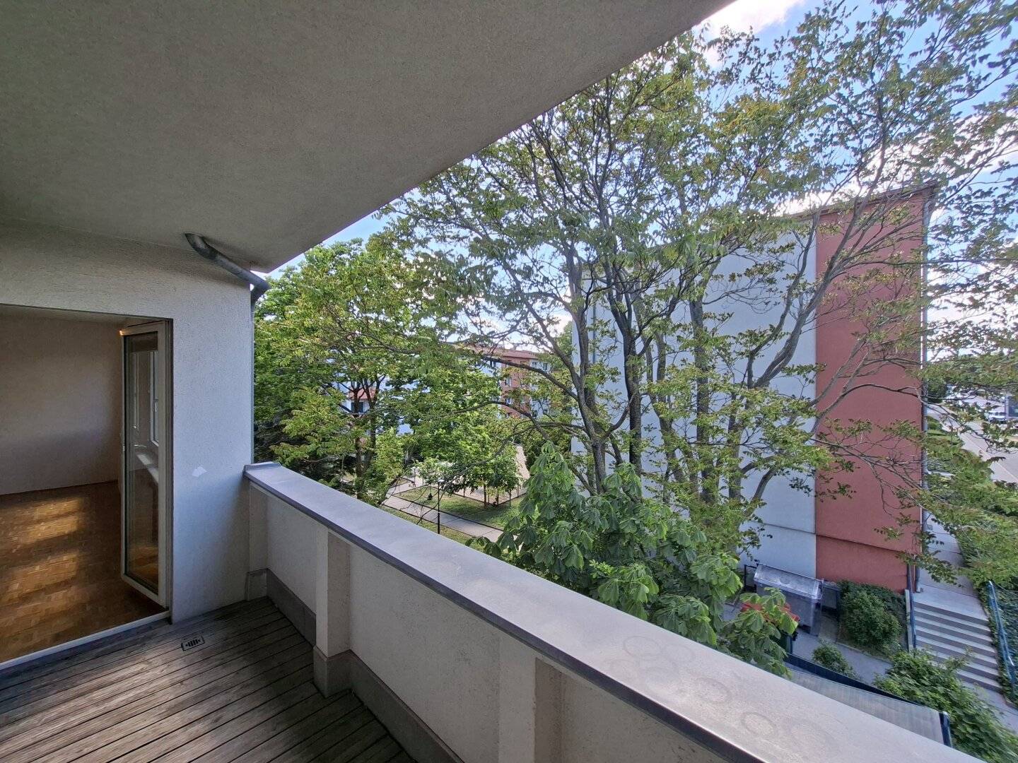 Commission-free from the owner! Top 4-room apartment with loggia near Wilhelminenspital