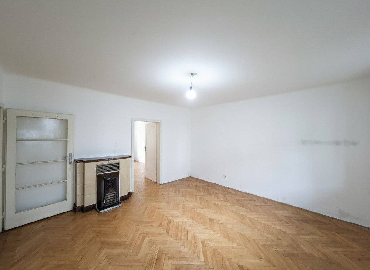 No commission from the owner Interesting unrenovated two room apartment near Hütteldorf train station