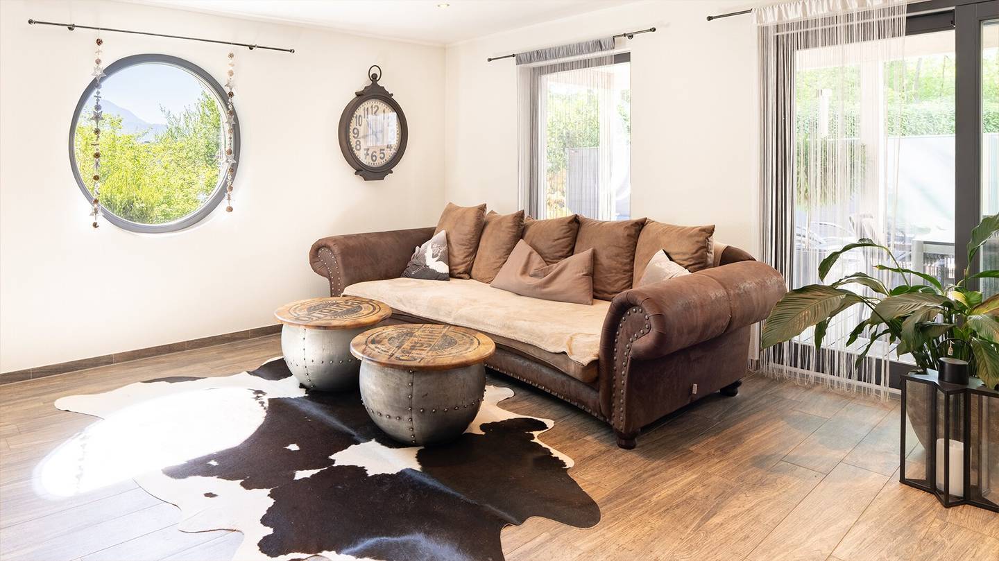 Meiningen | Stilvoller Bungalow mit Holzpool in ruhiger Lage