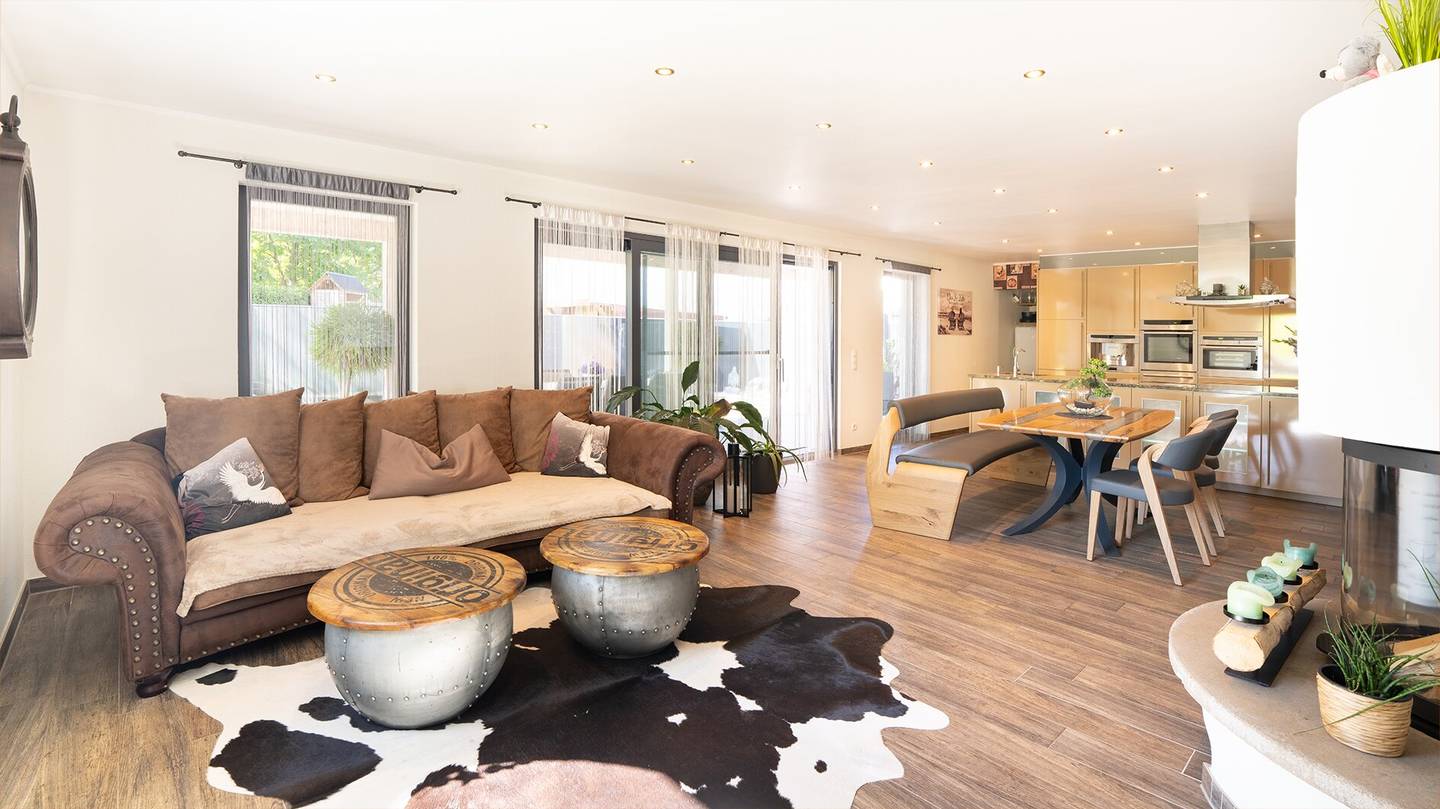 Meiningen | Stilvoller Bungalow mit Holzpool in ruhiger Lage