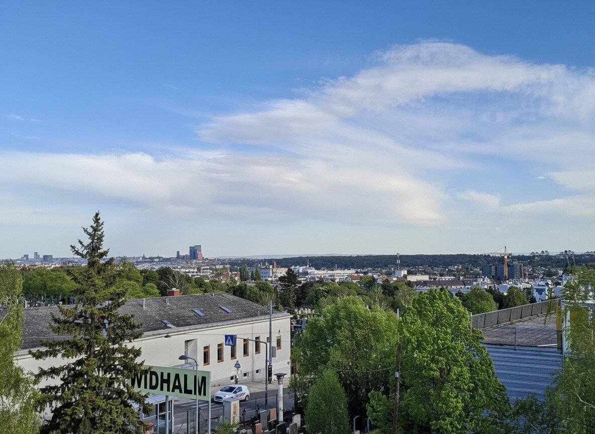 New price! Commission-free from the owner! South loggia! Distant view three room apartment with terrace near Steinhofgründe