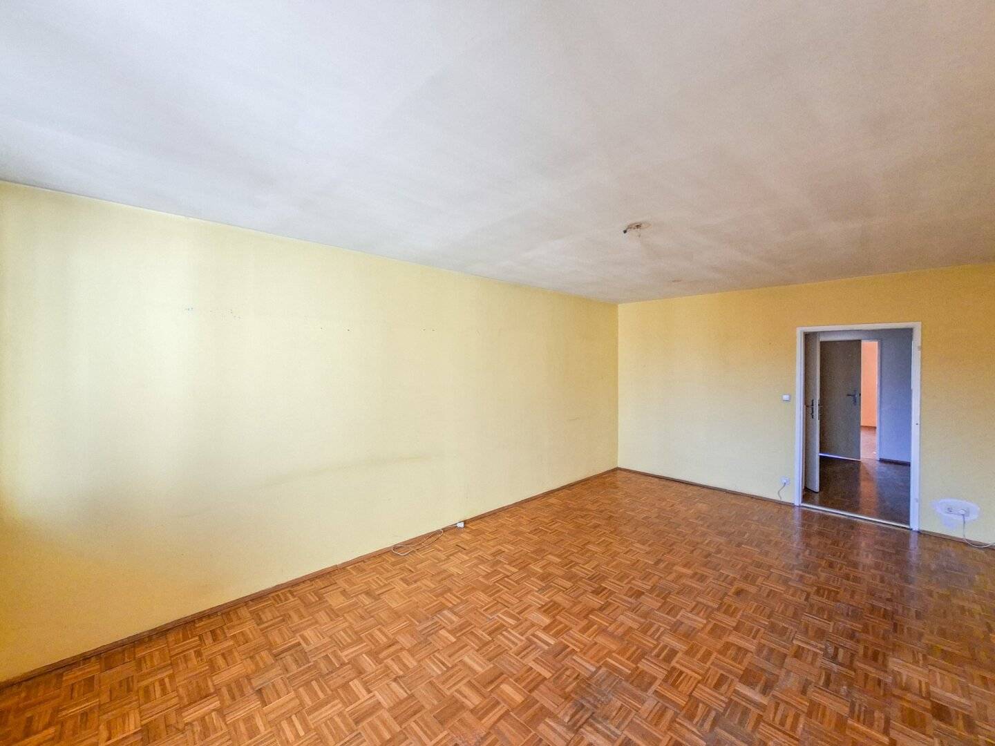 Provision-free Spacious well laid out 4 room apartment with loggia in Ottakring
