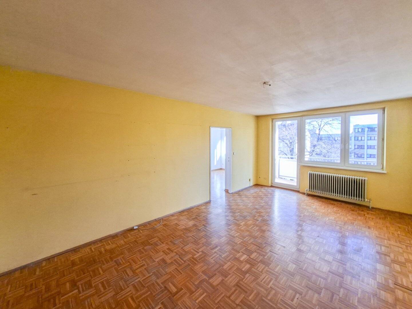 Provision-free Spacious well laid out 4 room apartment with loggia in Ottakring