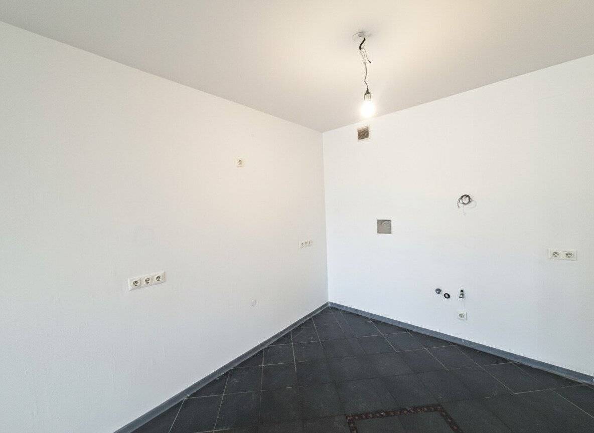 Commission-free from the owner! Distant view! Top 4 room apartment with loggia near U4Now