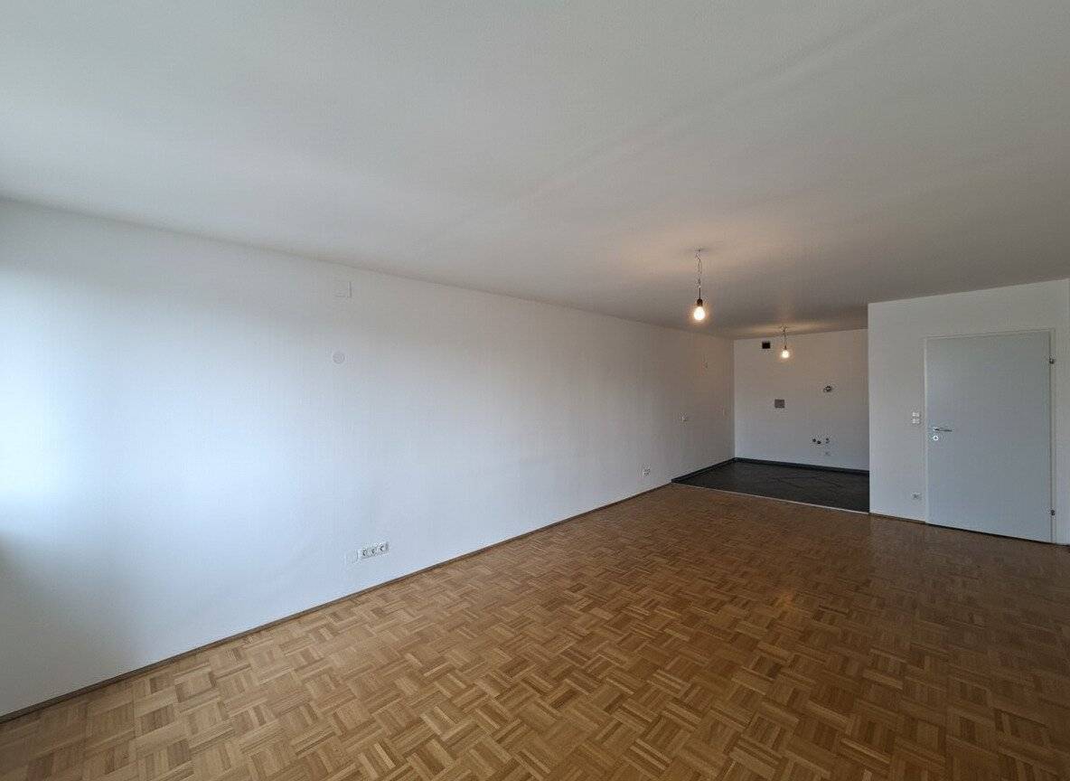 Commission-free from the owner! Distant view! Top 4 room apartment with loggia near U4Now