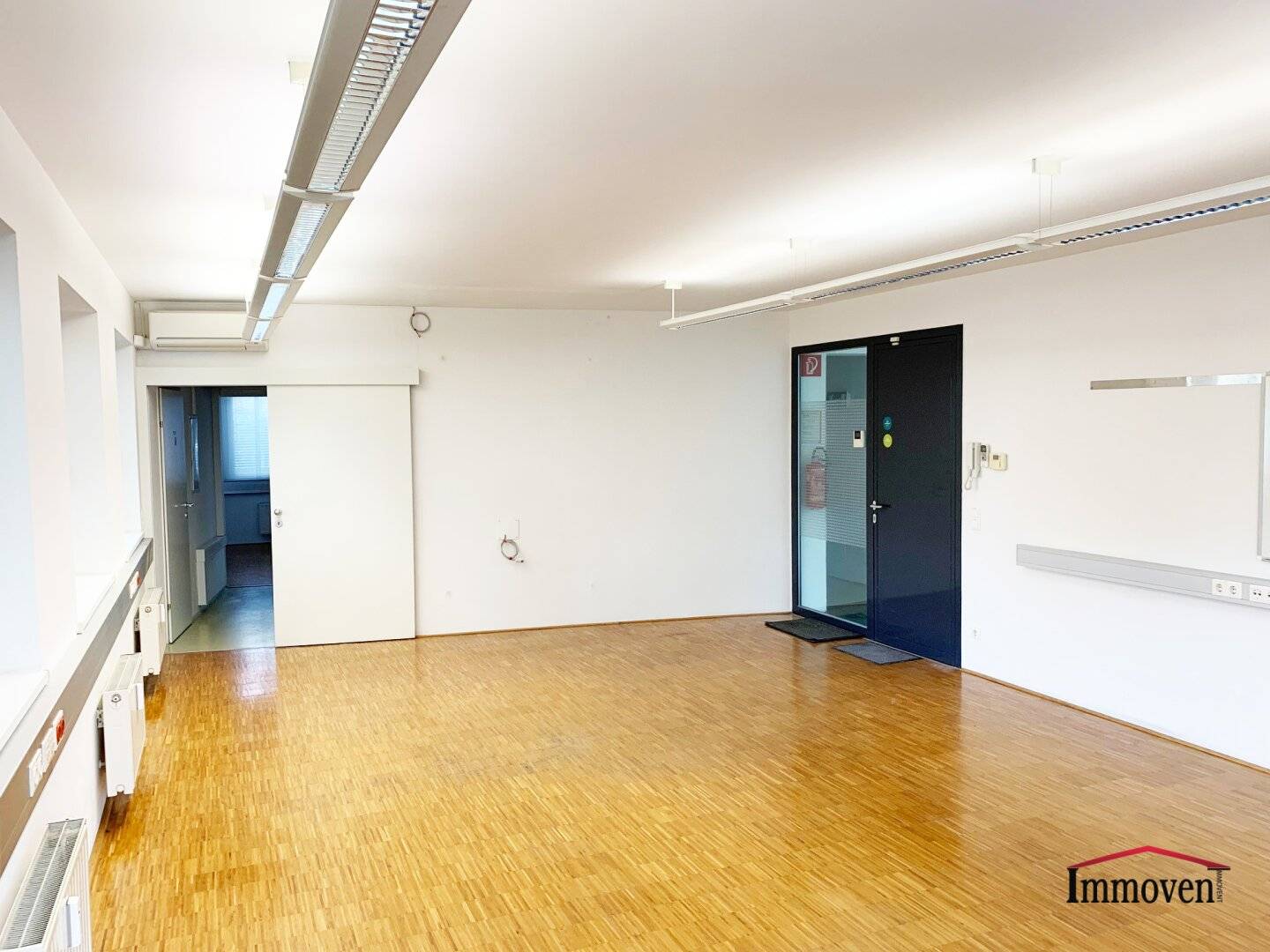 Unlimited term Very nice office with air conditioning near the University Center