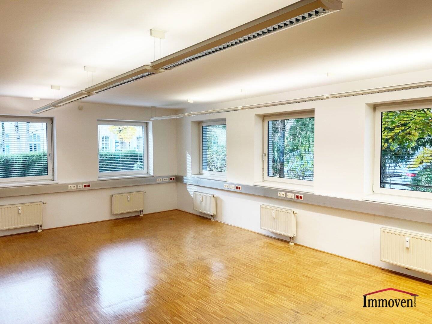 Unlimited term Very nice office with air conditioning near the University Center