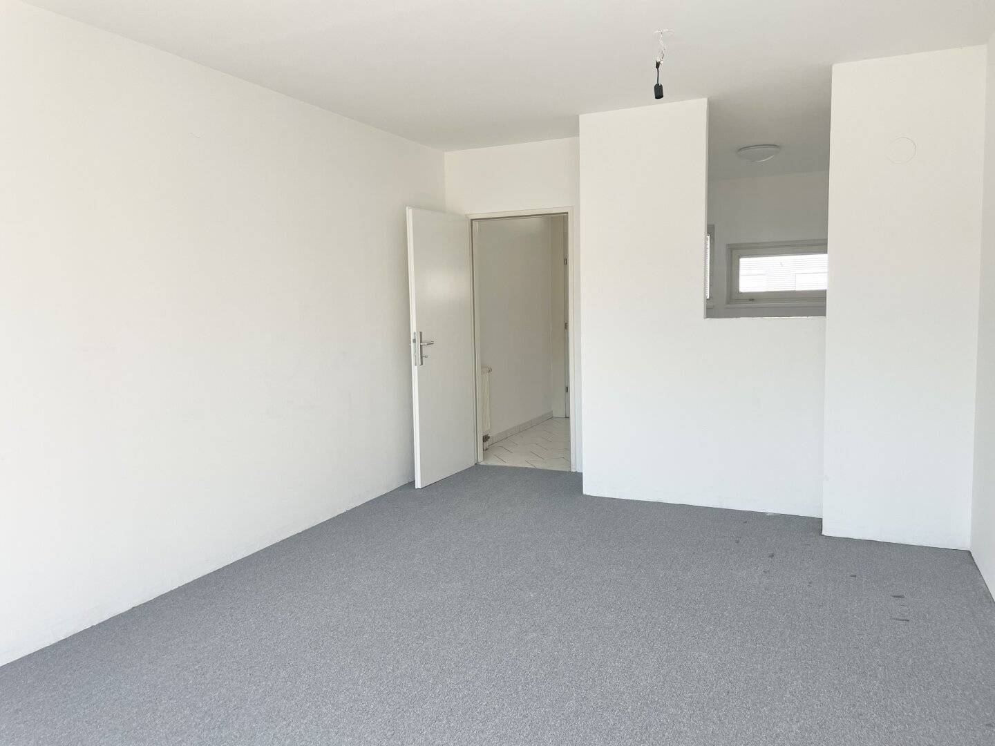 Commission-free from the owner! Two room apartment with loggia near U6 ALT-ERLAA