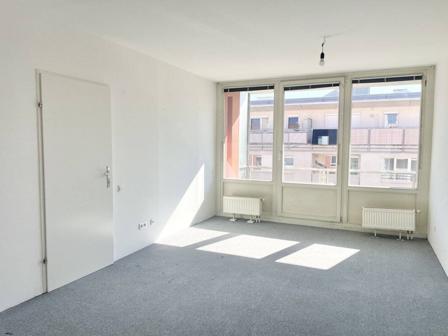 Commission-free from the owner! Two room apartment with loggia near U6 ALT-ERLAA