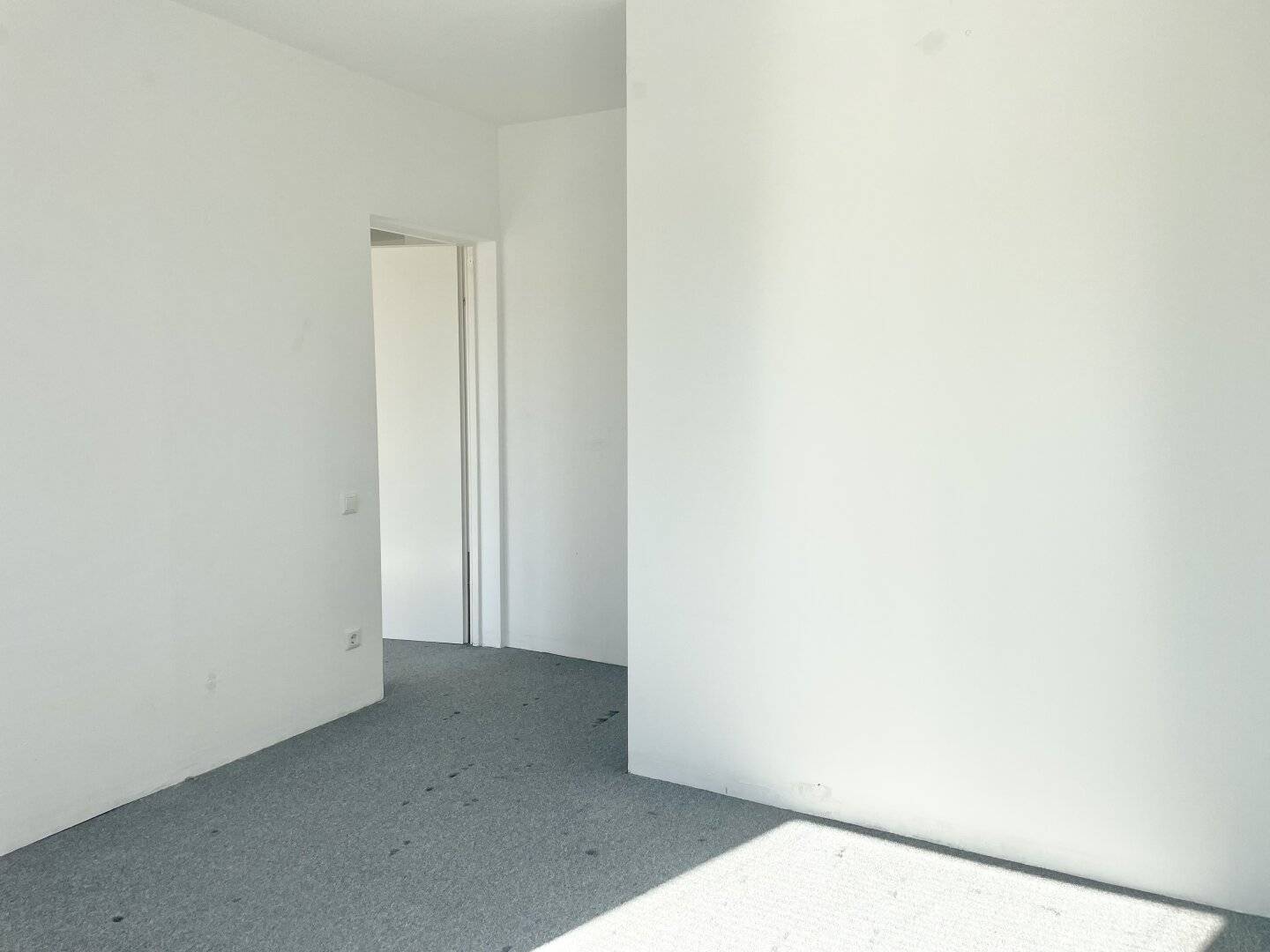 Commission-free from the owner! Two room apartment with loggia near U6 ALT-ERLAA