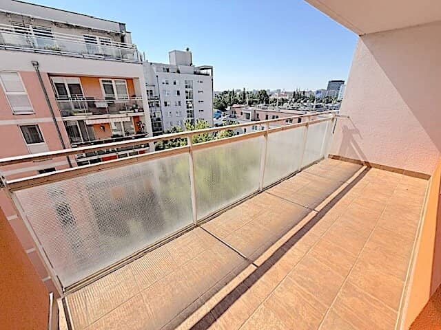 COMMISSION FREE FROM THE OWNER! 3 ROOM APARTMENT WITH LOGGIA IN FORSTHAUSGASSE!