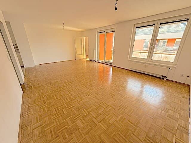 COMMISSION FREE FROM THE OWNER! 3 ROOM APARTMENT WITH LOGGIA IN FORSTHAUSGASSE!