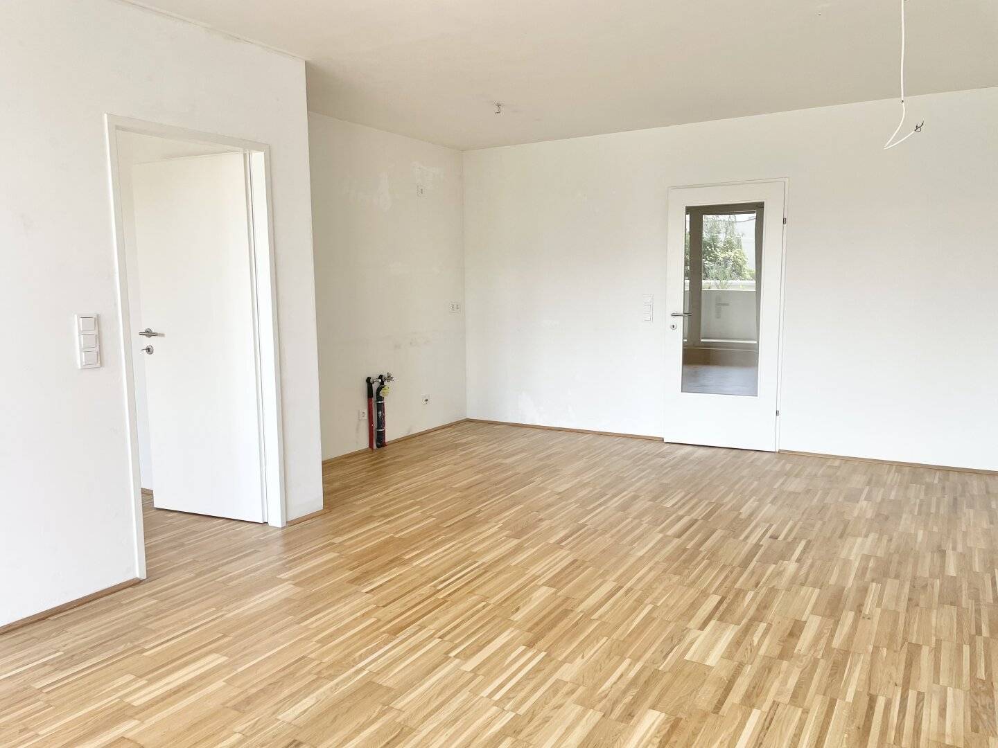 Commission-free from the owner Terrace apartment with 2 rooms near U6 Erlaaer Straße