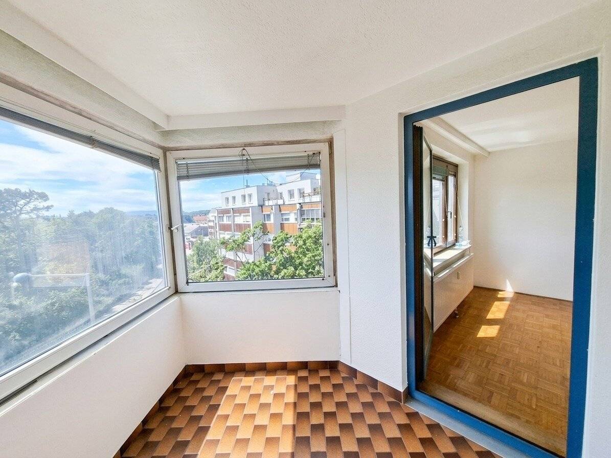 Commission-free from the owner! Well laid out 2-room apartment with loggia near Matznerpark