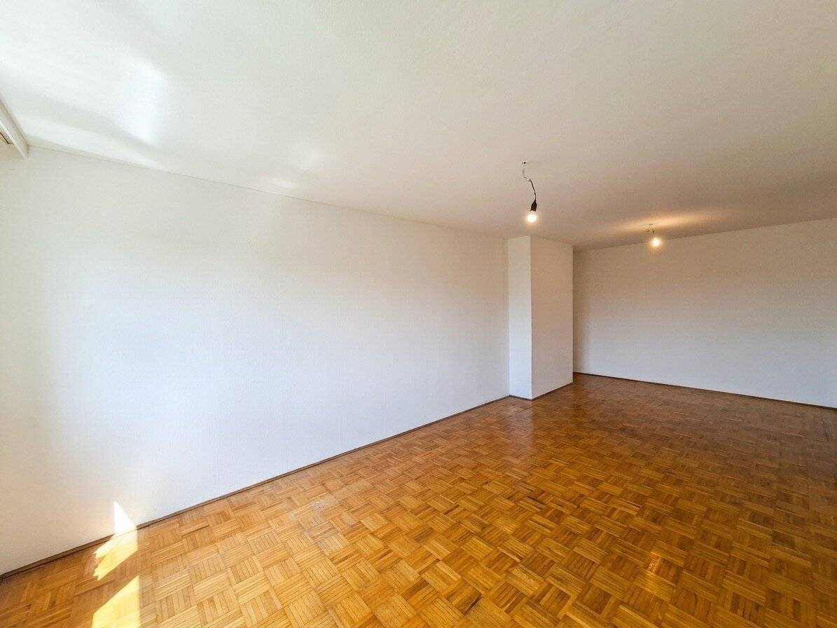 Commission-free from the owner! Well laid out 2-room apartment with loggia near Matznerpark