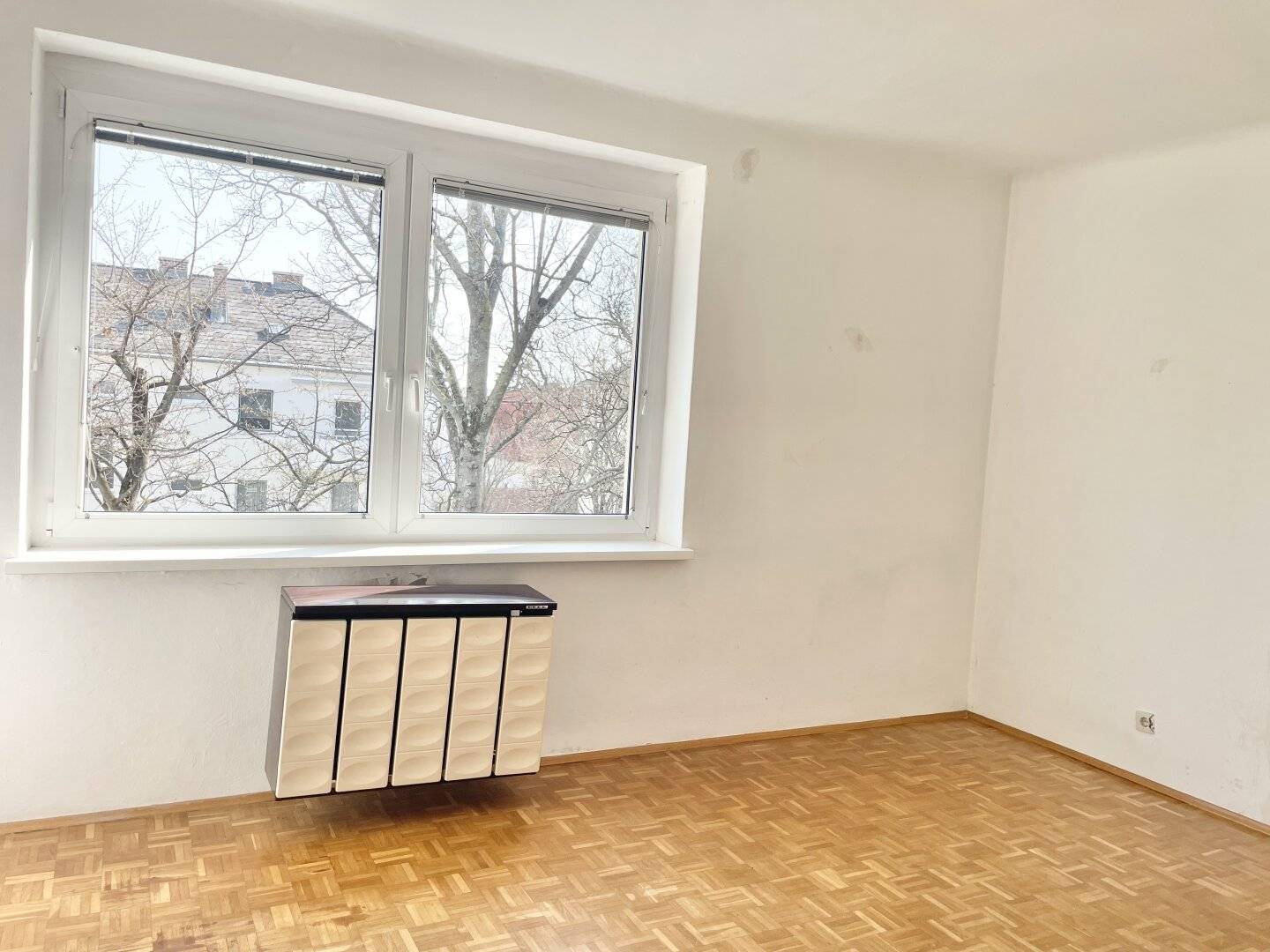 Commission-free from the owner! three room apartment with loggia near Mödling center