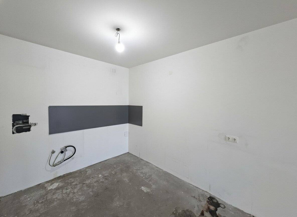 Commission-free from the owner 3 room apartment with west facing loggia near U4