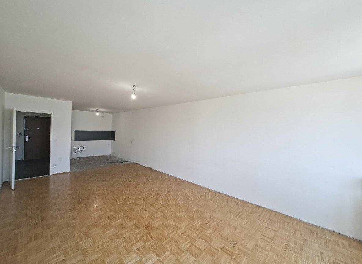 Commission-free from the owner 3 room apartment with west facing loggia near U4