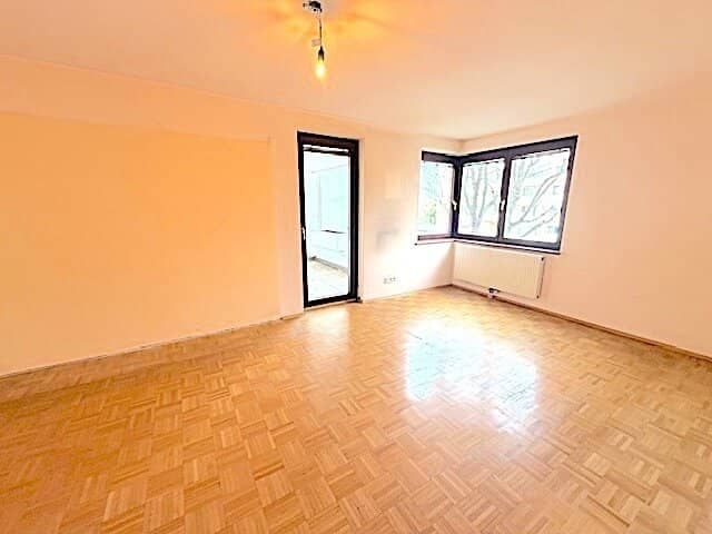 10,000 euros BUWOG housing price meltdown commission-free from the owner unrenovated 4 room family apartment with loggia near Obere Alte Donau