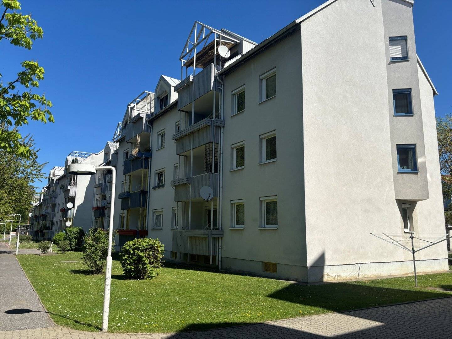 3,6% netto Rendite | 2-Zimmer Wohnung mit Loggia in ruhiger Lage