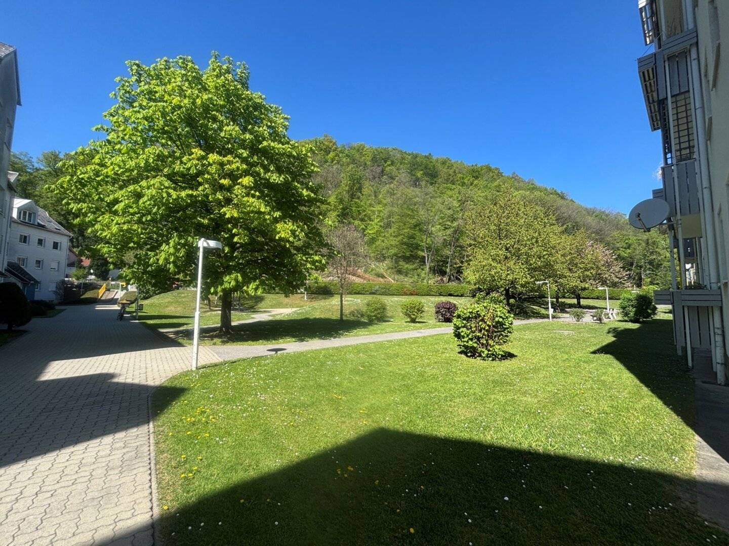 3,6% netto Rendite | 2-Zimmer Wohnung mit Loggia in ruhiger Lage