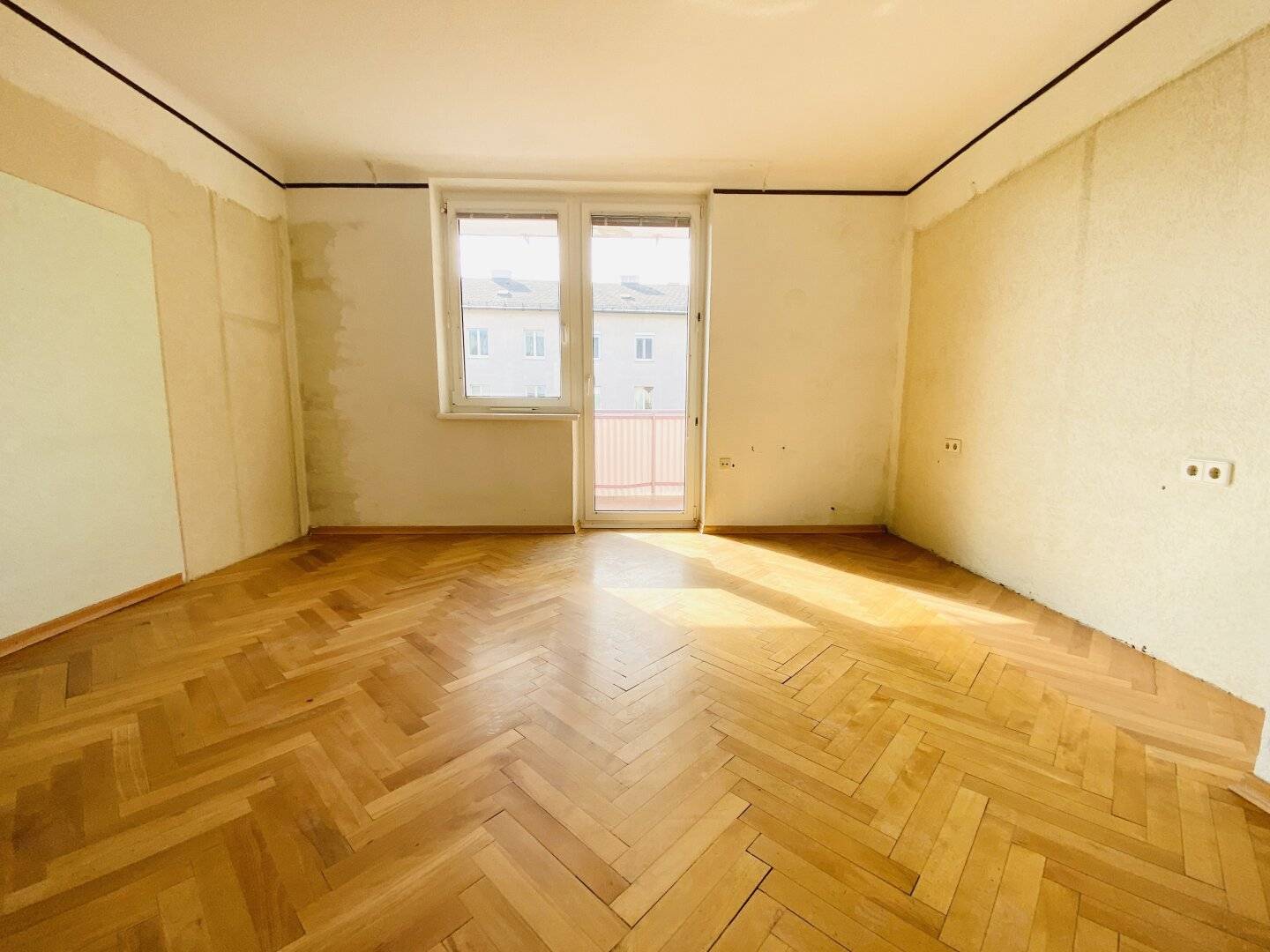 Commission-free four room apartment with great potential!? no, the instruction says no trailing punctuation – but you must not add punctuation beyond the original