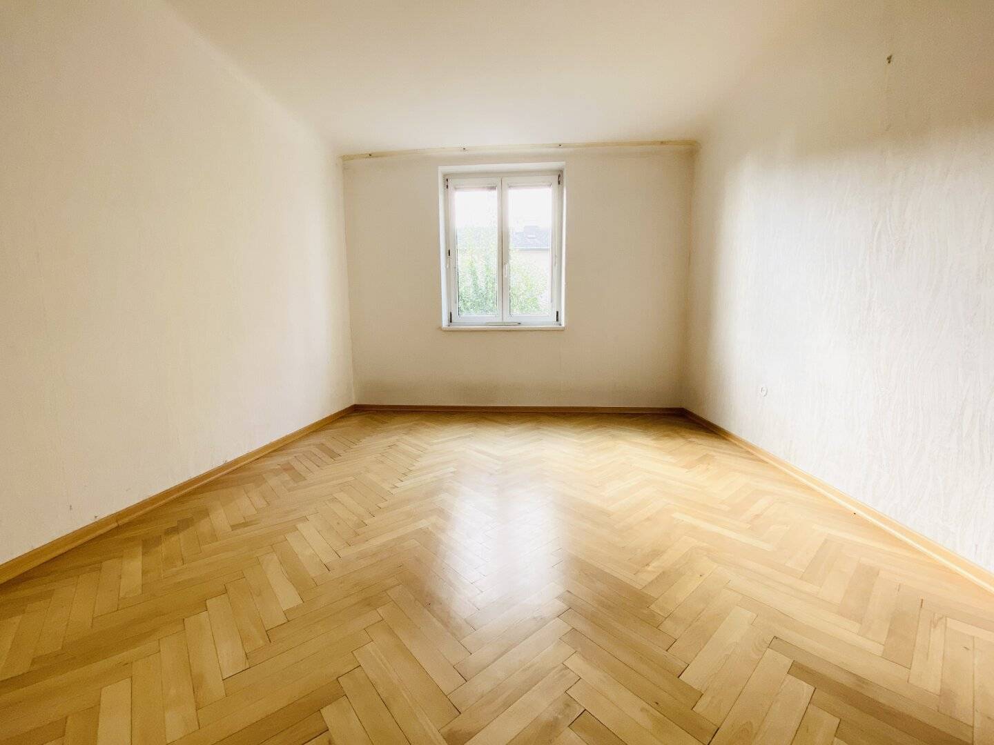 Commission-free four room apartment with great potential!? no, the instruction says no trailing punctuation – but you must not add punctuation beyond the original
