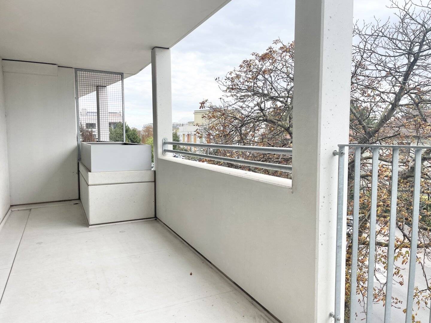 Commission-free from the owner! 2-room apartment with a loggia and good connectivity!