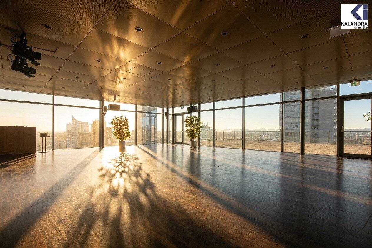Open-plan office in Saturn Tower
