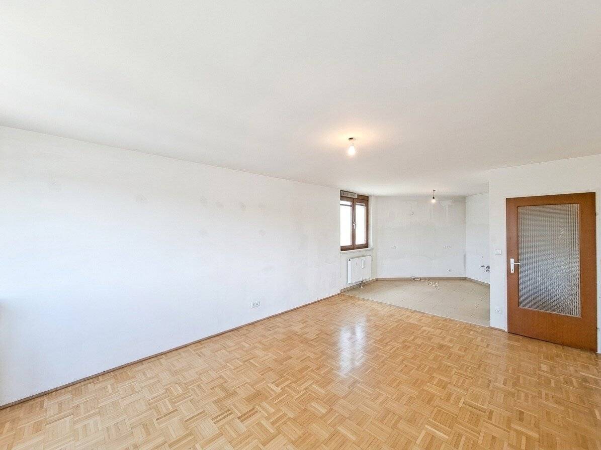Commission-free from the owner! 8th floor with distant view! Top three room apartment with loggia near U4
