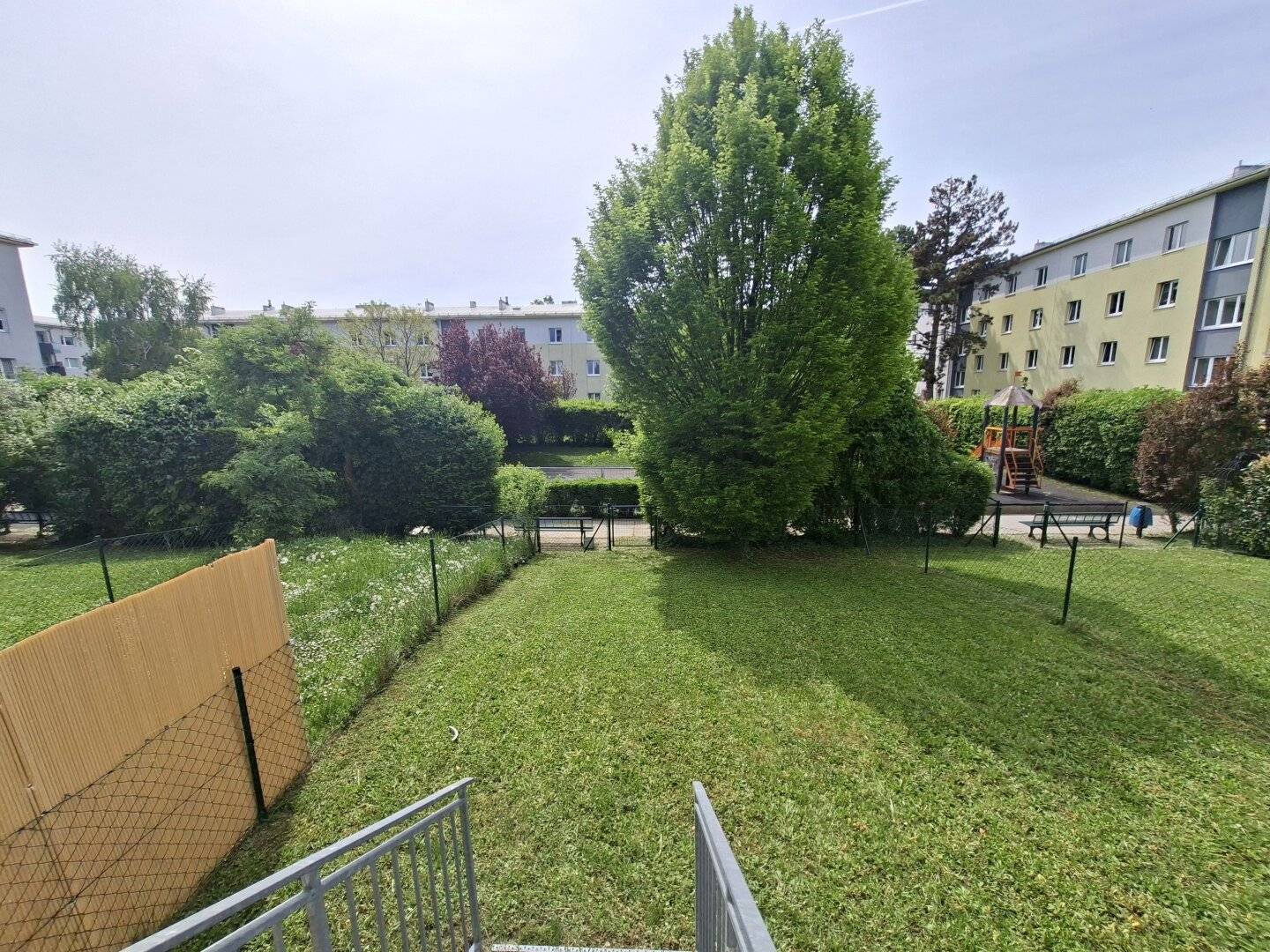 Commission-free from the owner Garden apartment Great 3-room apartment with loggia and private garden near U4