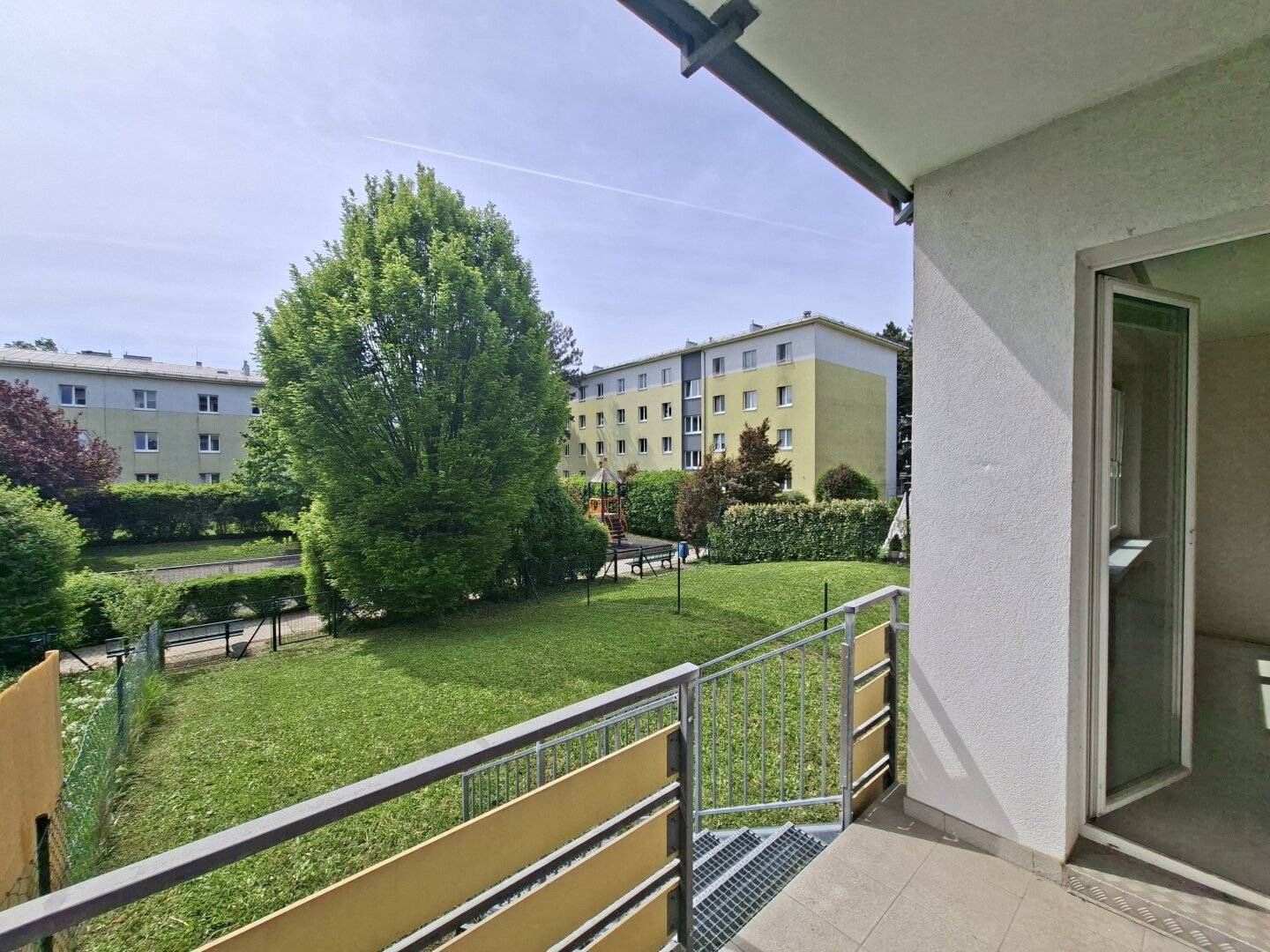 Commission-free from the owner Garden apartment Great 3-room apartment with loggia and private garden near U4