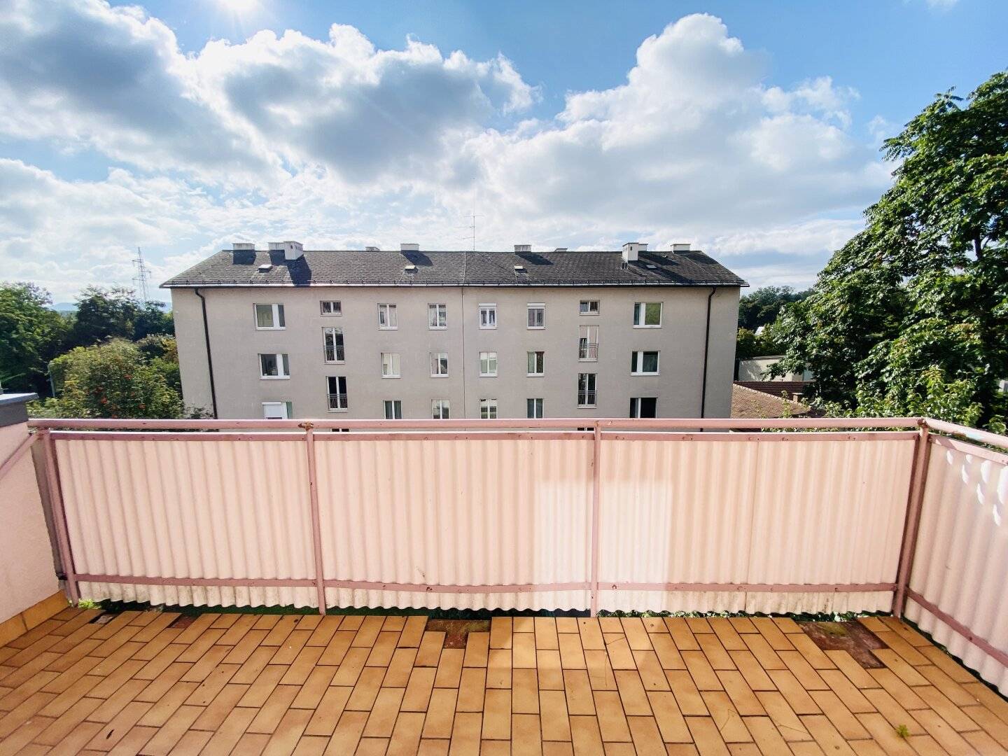 Commission-free from the owner! 4-room apartment in a good residential location