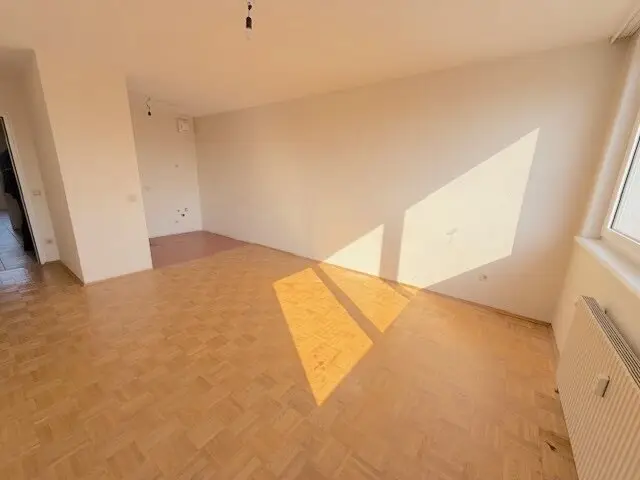 Commission-free from the owner! Two room apartment near Kagraner Platz