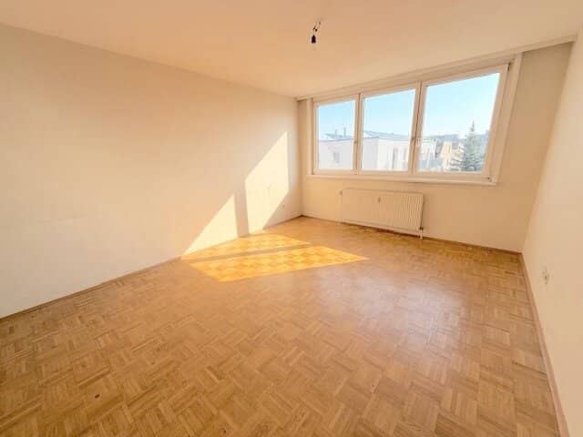 Commission-free from the owner! Two room apartment near Kagraner Platz