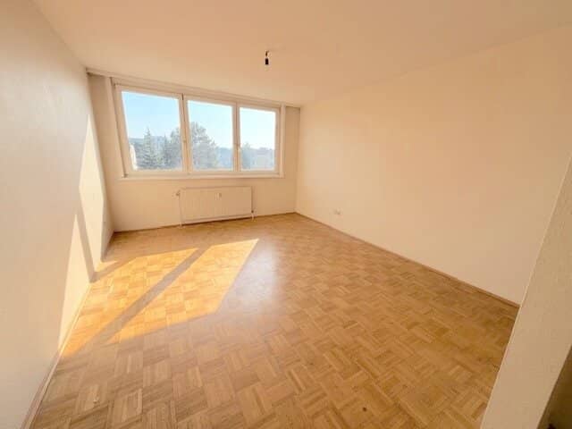 Commission-free from the owner! Two room apartment near Kagraner Platz